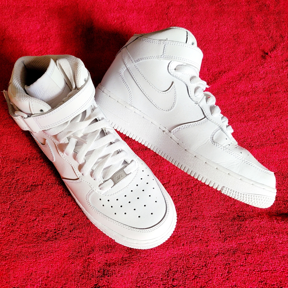 Nike Air Force 1 Mid LE
Older Kids' Shoe 6.5